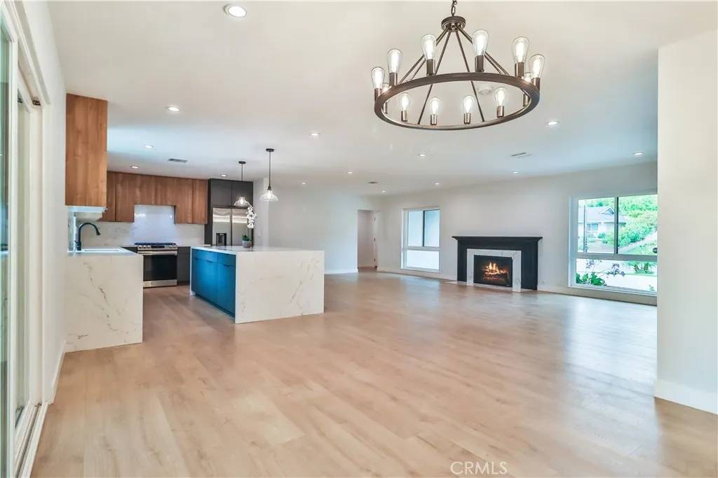Thousand Oaks, CA 91360,8 W Janss Road