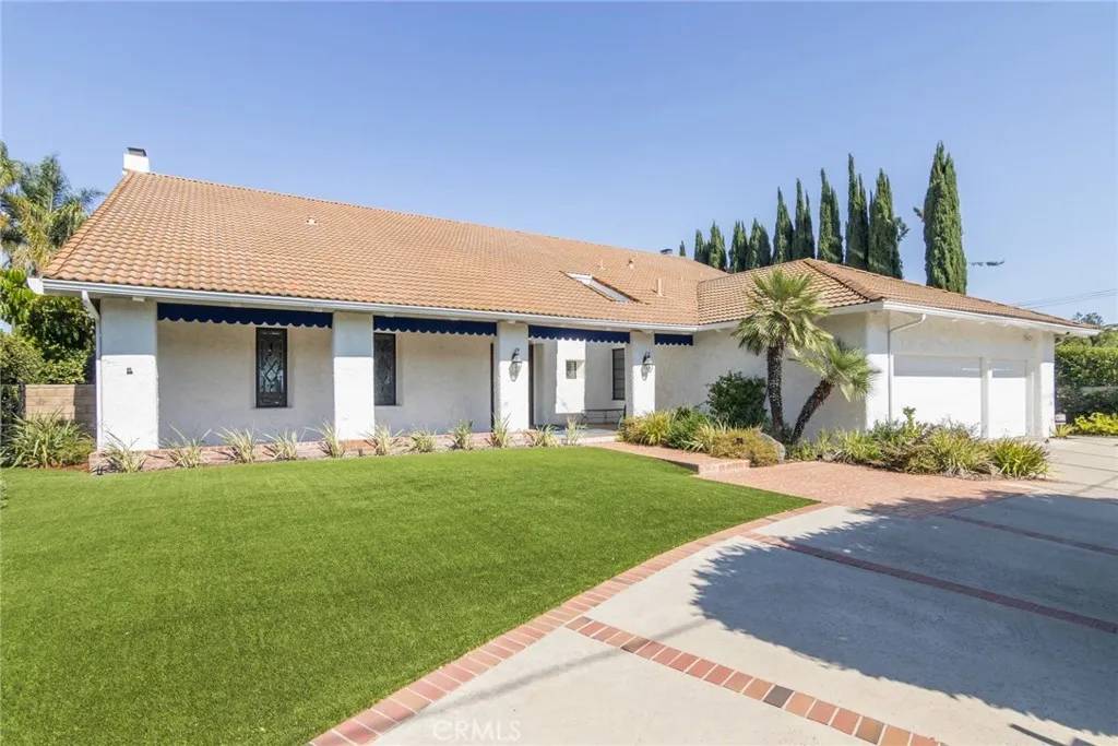 Woodland Hills, CA 91364,5004 Del Moreno Drive