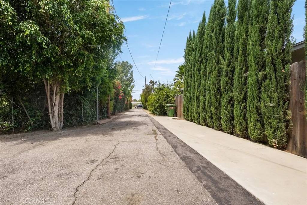 Van Nuys, CA 91406,6648 Gaviota Avenue