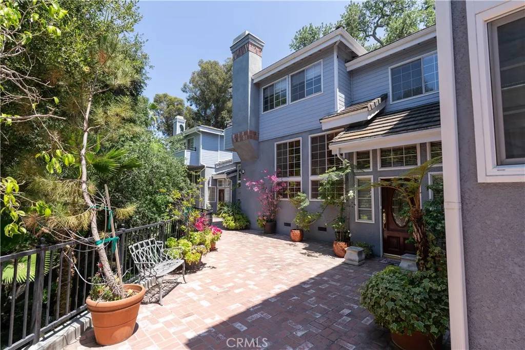 Woodland Hills, CA 91364,23169 Mulholland Drive #3