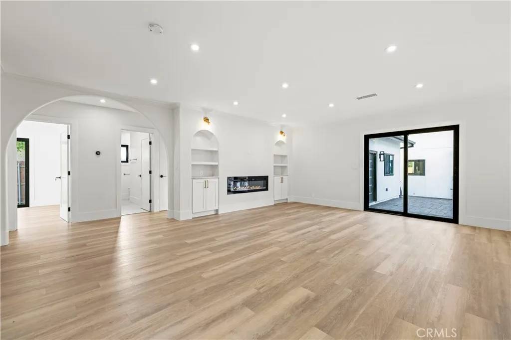 Granada Hills, CA 91344,16243 Chatsworth Street