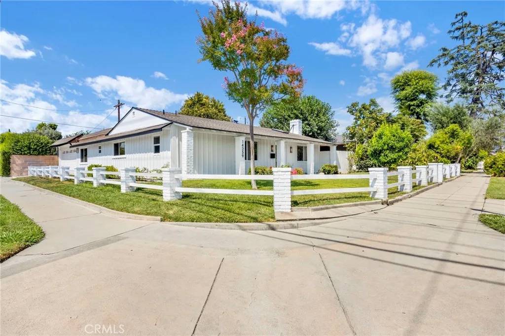Van Nuys, CA 91401,14259 Hatteras Street