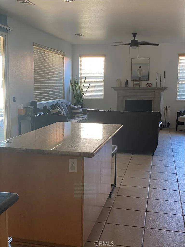 Lancaster, CA 93535,1124 E Avenue K14