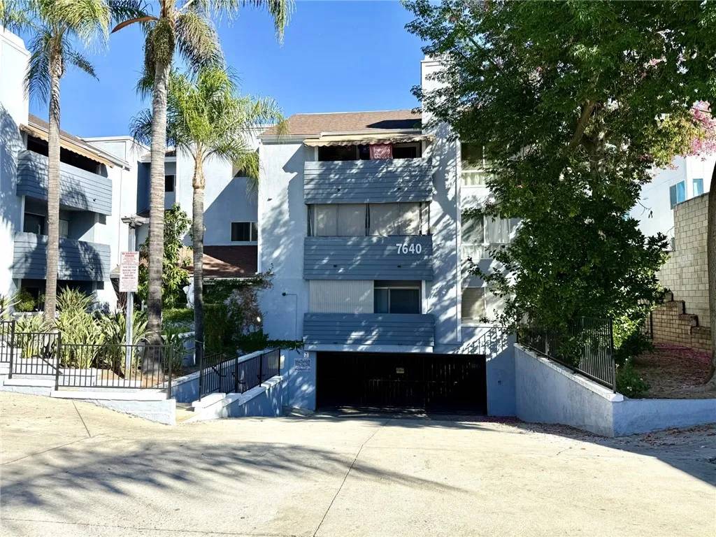 Winnetka, CA 91306,7640 Oso Avenue #316