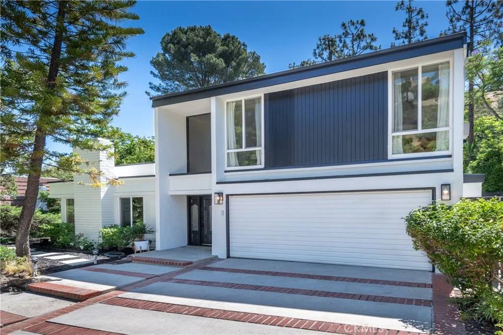 Encino, CA 91436,16990 Escalon Drive