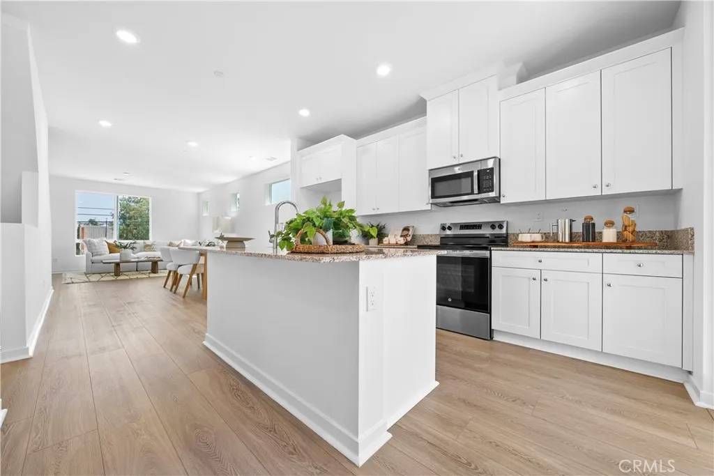 North Hills, CA 91343,9423 N Sepulveda Blvd #1