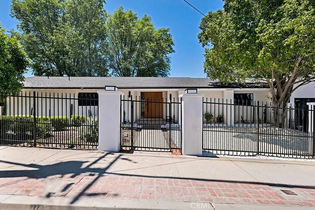 Encino, CA 91436,17072 Oak View Drive
