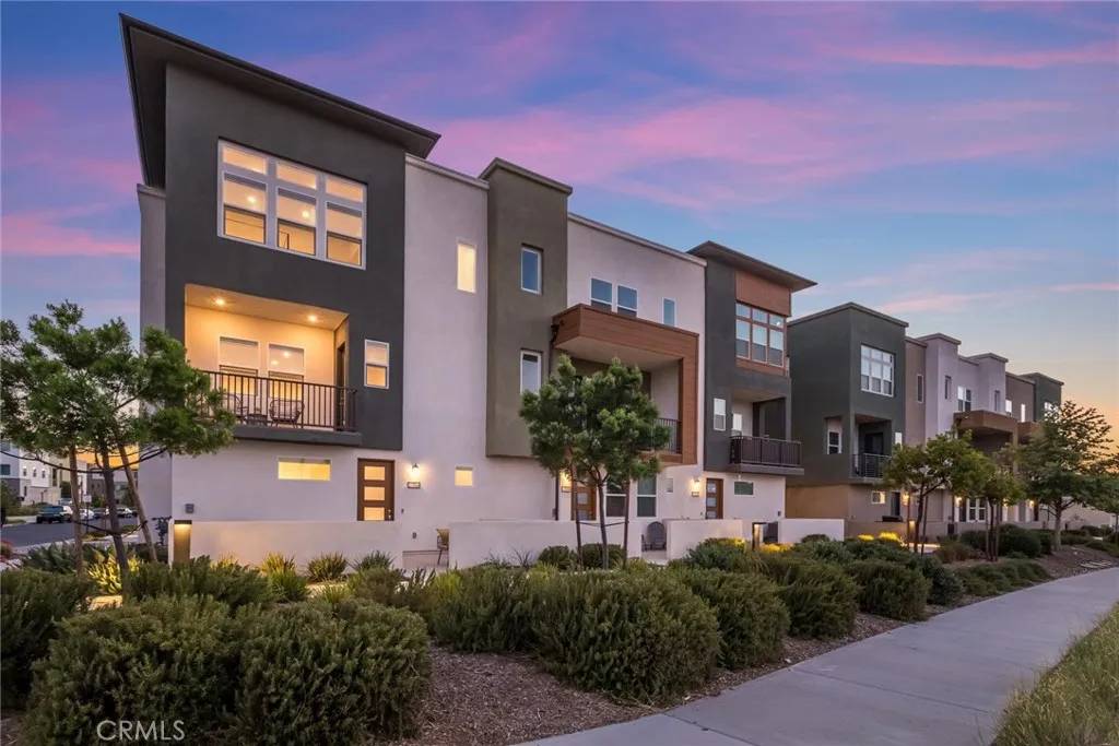 Valencia, CA 91381,27554 Sparrow Court