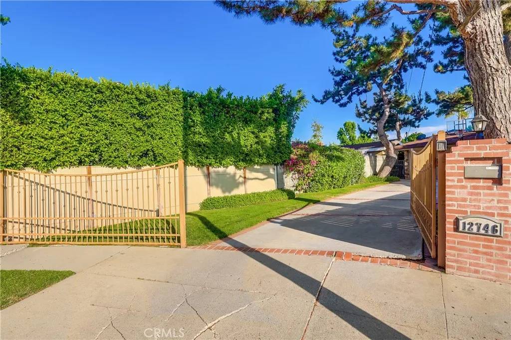 Valley Village, CA 91607,12746 Addison Street