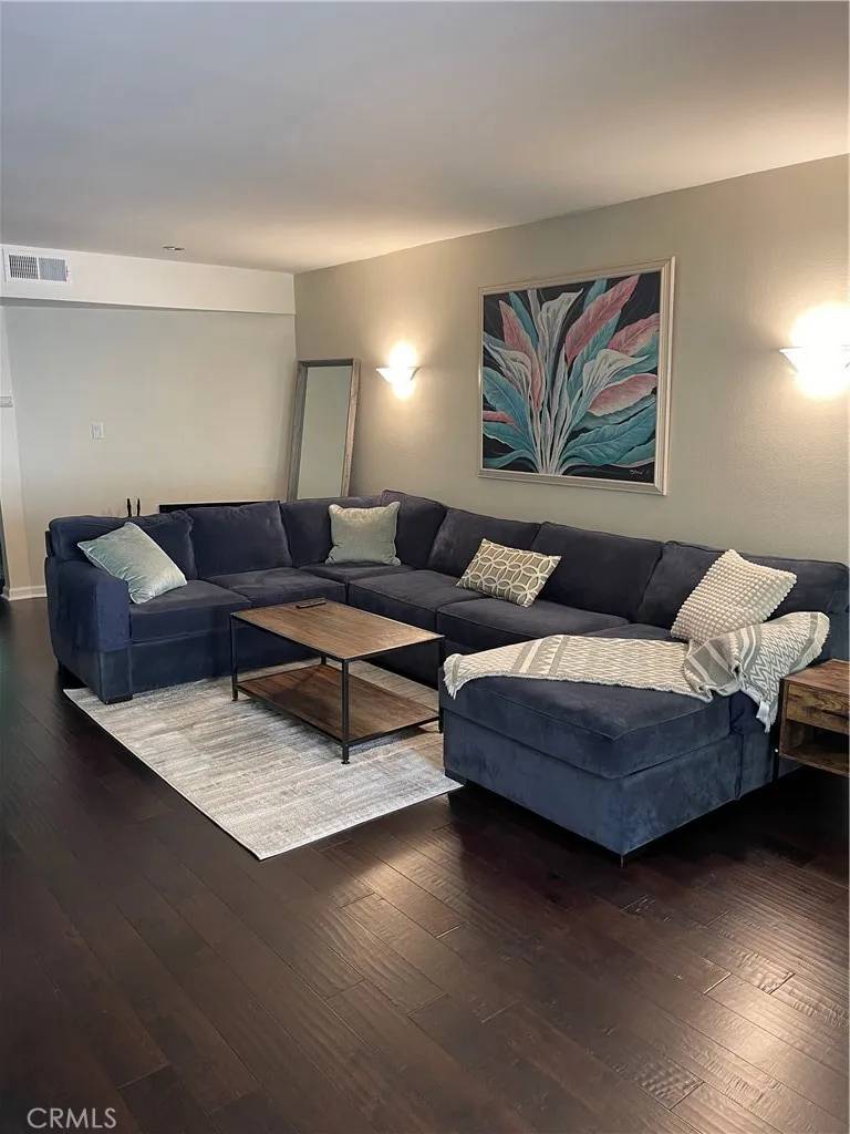 Woodland Hills, CA 91364,5404 Quakertown Avenue #1