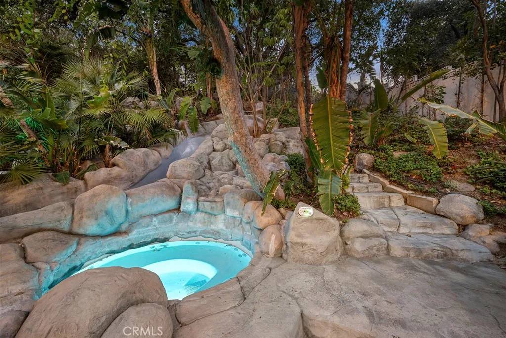 Encino, CA 91316,4609 Louise Avenue