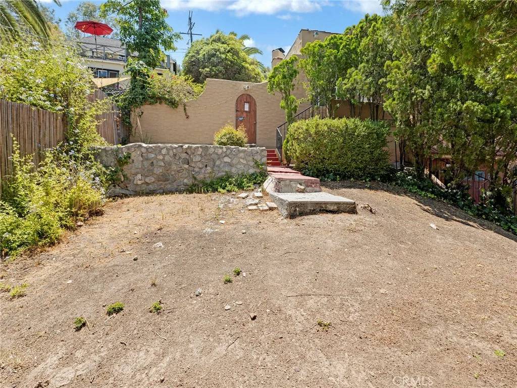 Los Angeles, CA 90068,6222 Glen Airy Street