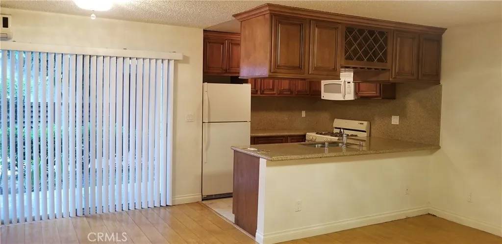 Tarzana, CA 91356,18530 Hatteras Street #102