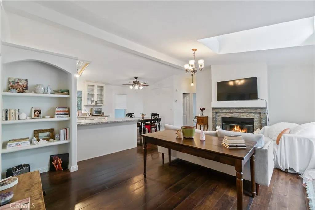 Woodland Hills, CA 91364,4201 Topanga Canyon Blvd #136