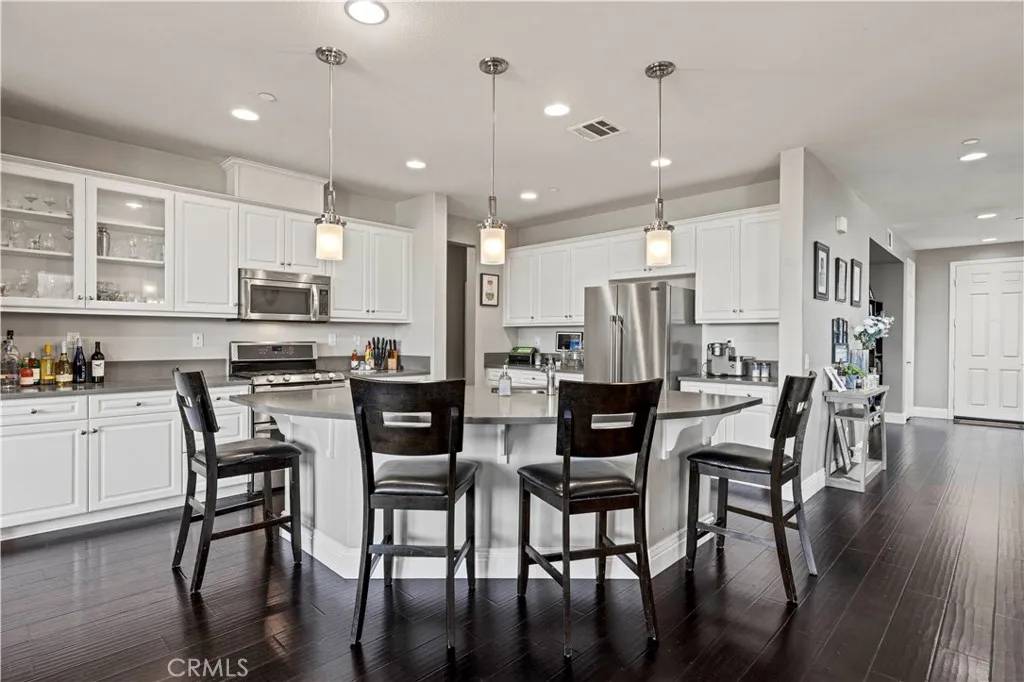 Saugus, CA 91350,20556 Suzie Lane