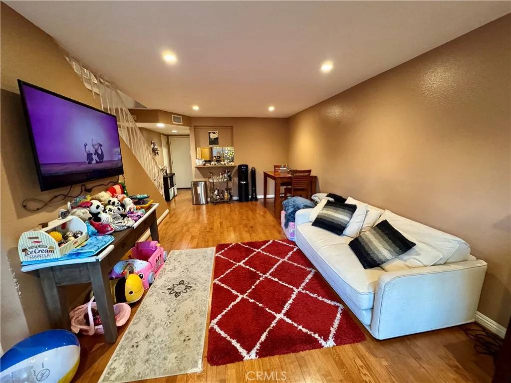 Sherman Oaks, CA 91403,15215 Magnolia Boulevard #102