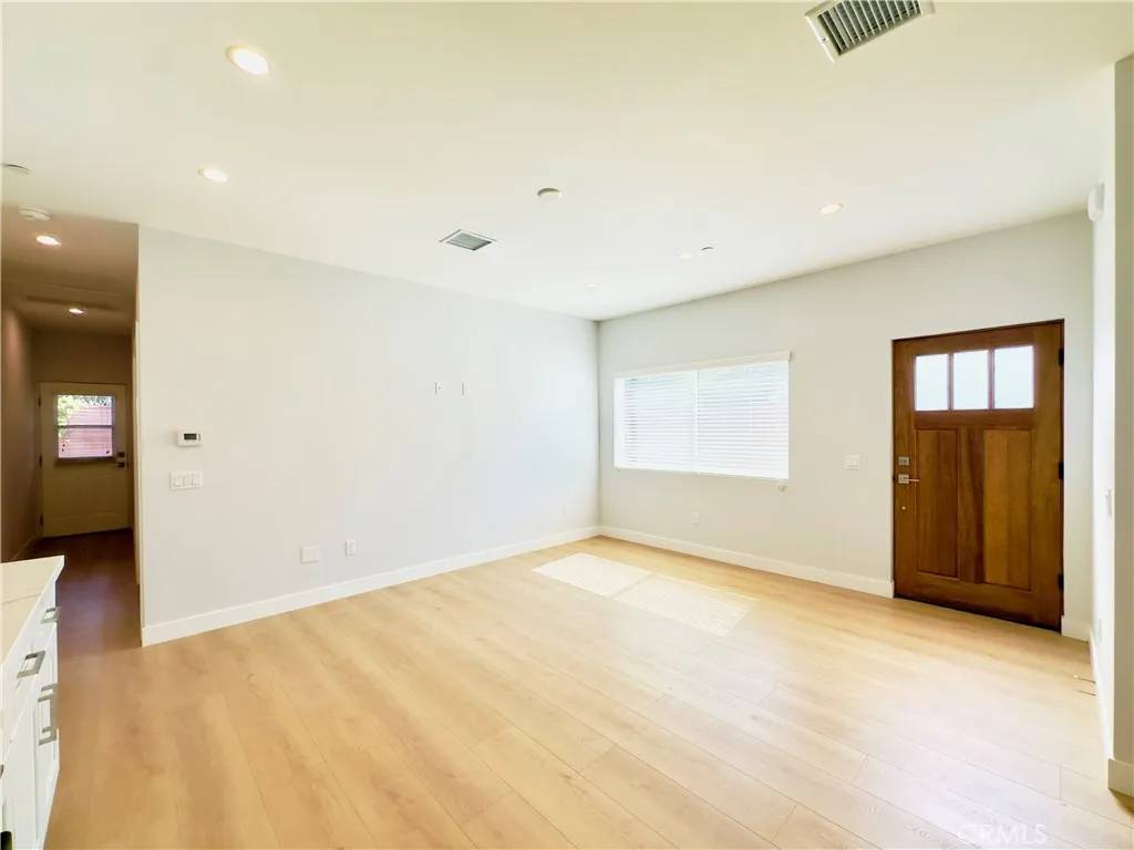 Lake Balboa, CA 91406,17522 Lemay Street
