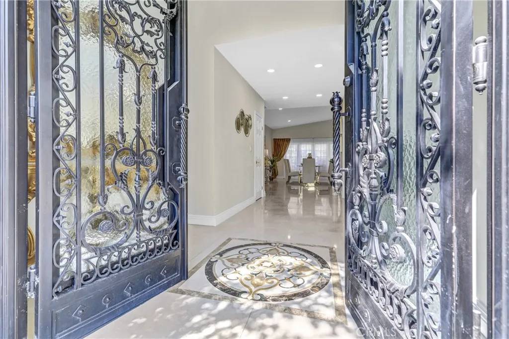 Woodland Hills, CA 91367,5115 Boda Place