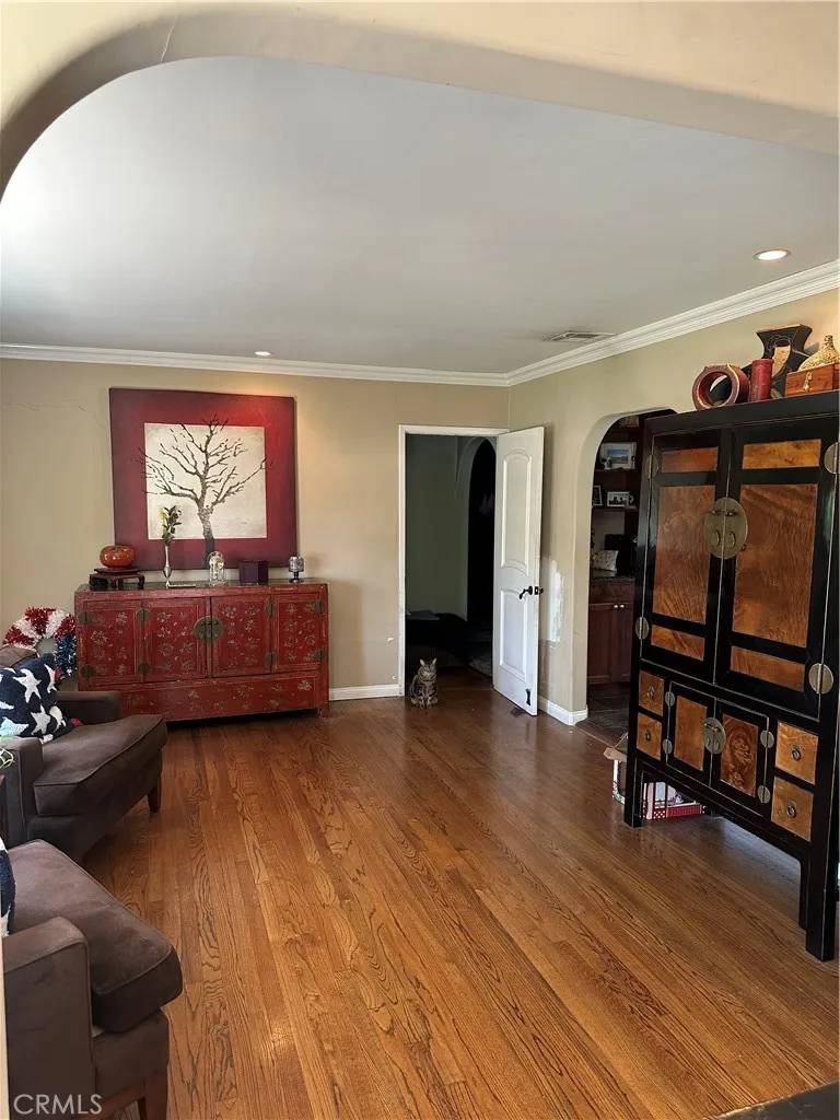 Toluca Lake, CA 91601,4910 Willowcrest Avenue