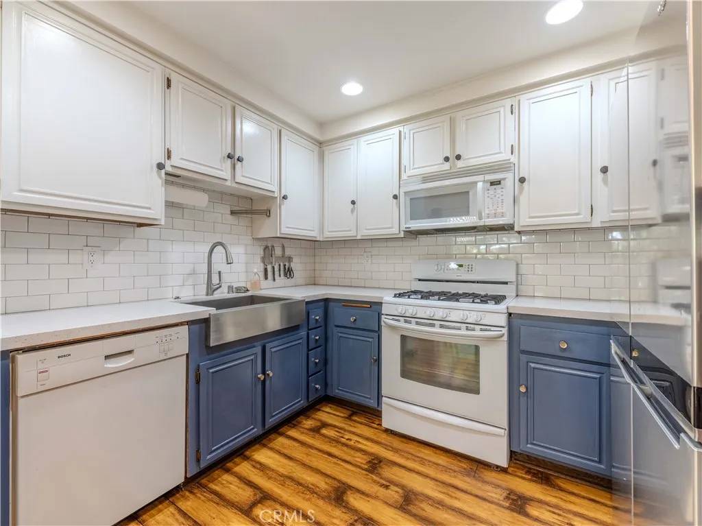 Valencia, CA 91355,25786 Vista Fairways Drive