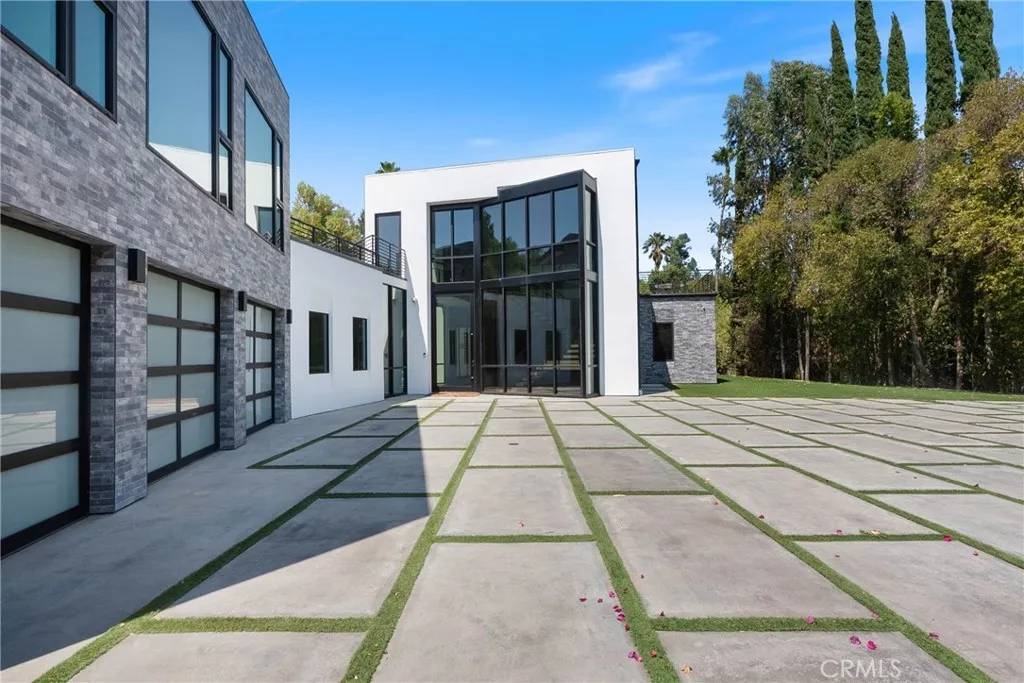 Tarzana, CA 91356,4653 Vanalden Avenue