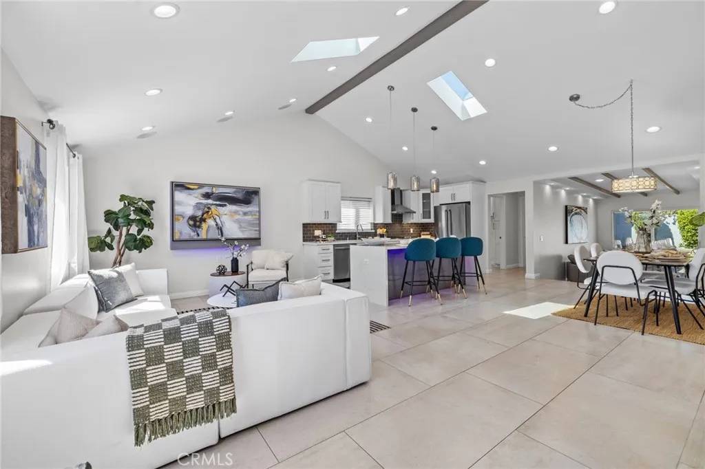 Encino, CA 91316,6017 Encino Avenue