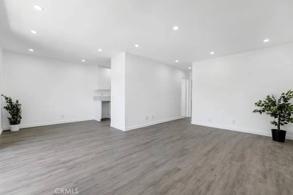 Canoga Park, CA 91304,20930 Parthenia Street #206