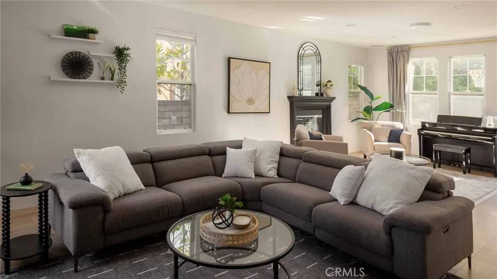 Valencia, CA 91381,26831 Greenleaf Court