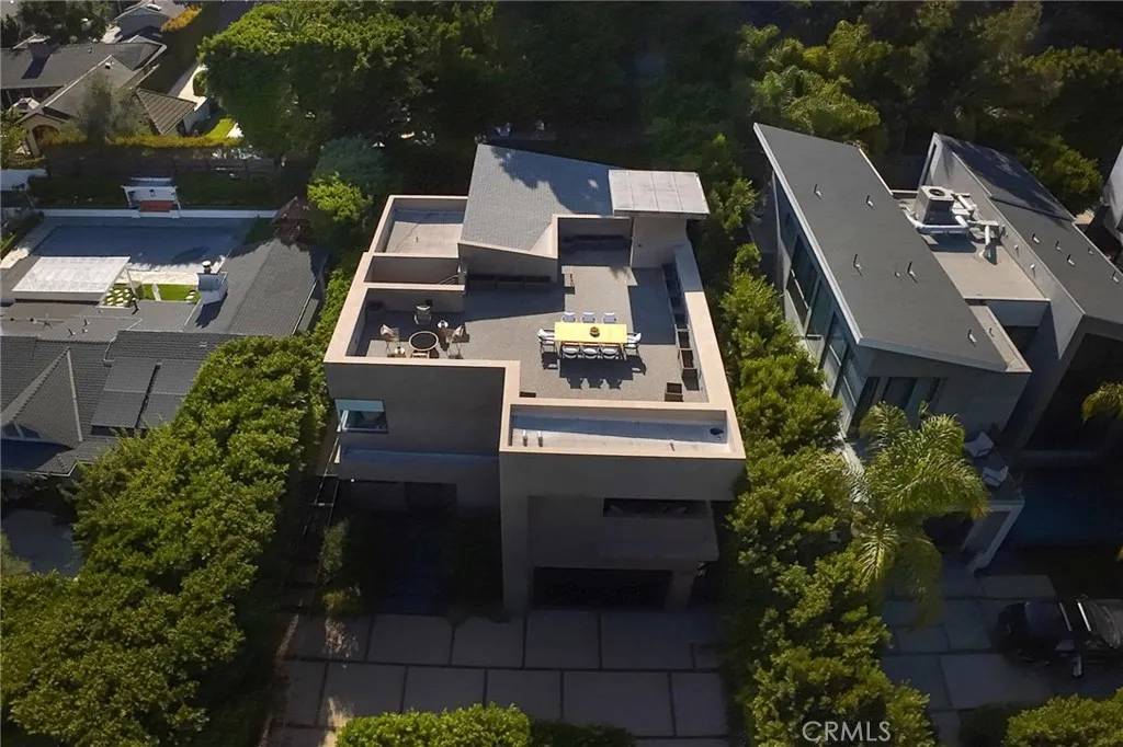 Beverly Hills, CA 90210,1845 Coldwater Canyon Drive