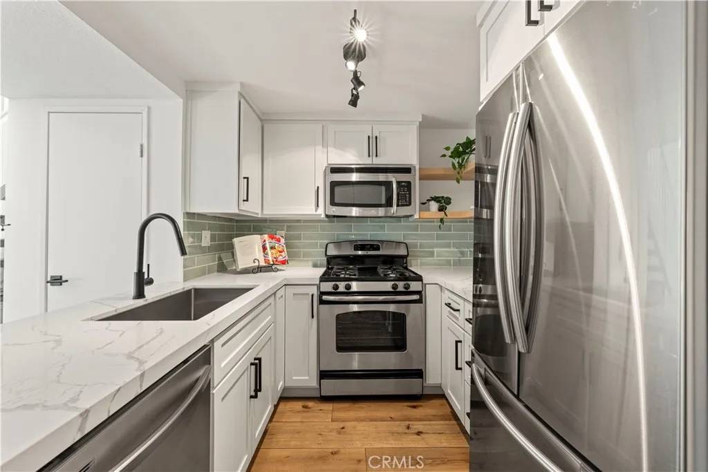 Valencia, CA 91355,24145 Del Monte Drive #330