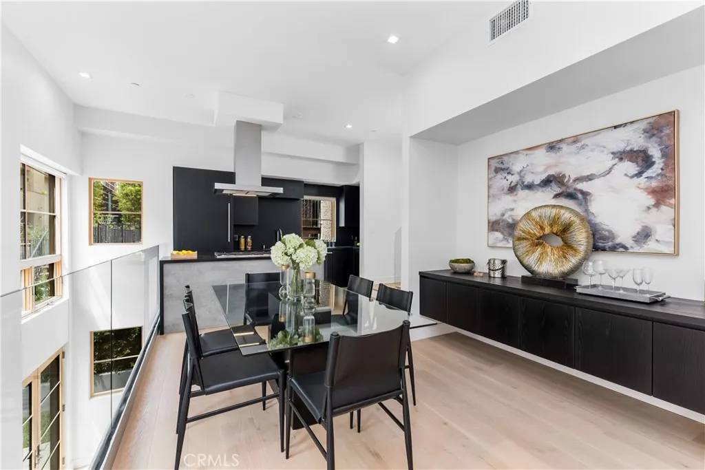 West Hollywood, CA 90046,1035 N Vista Street