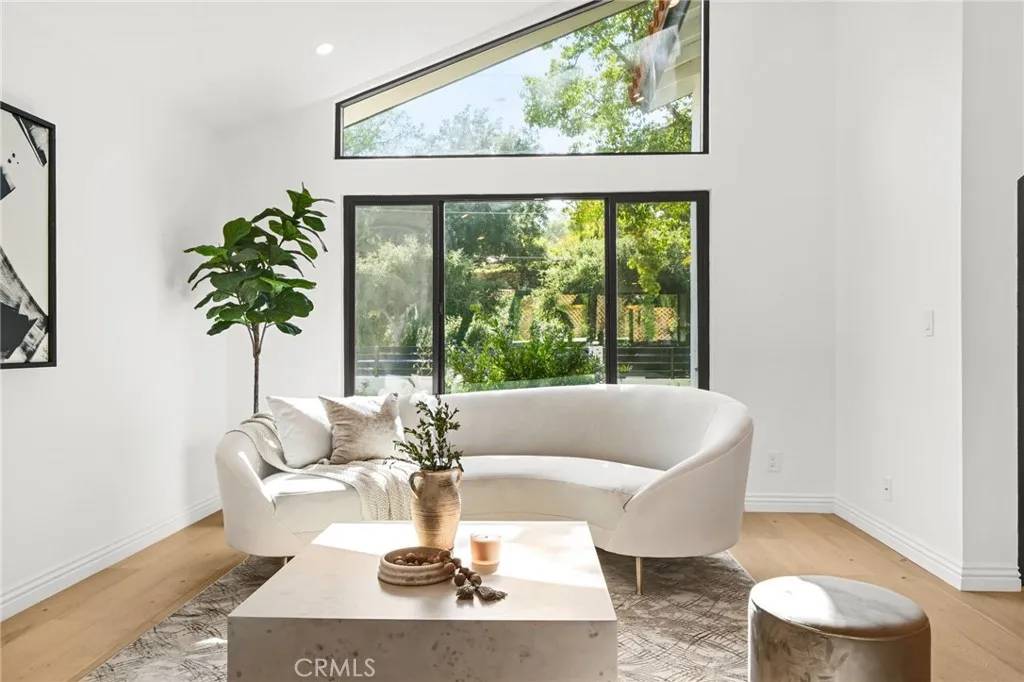 Calabasas, CA 91302,4016 Old Topanga Canyon Road