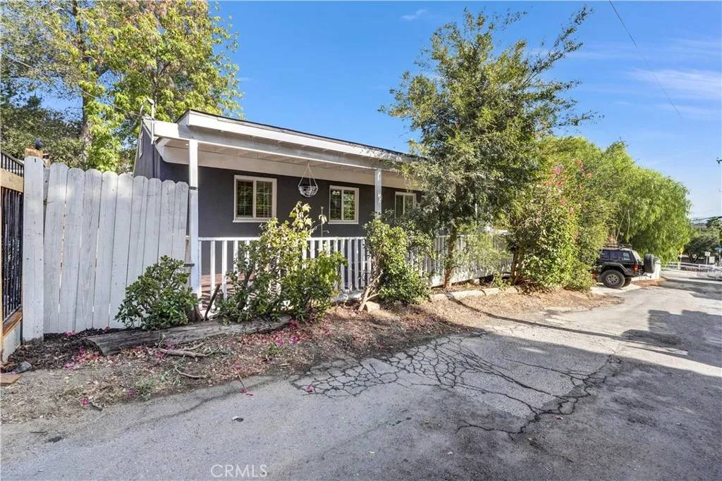 Chatsworth, CA 91311,9246 Rowell Ave.