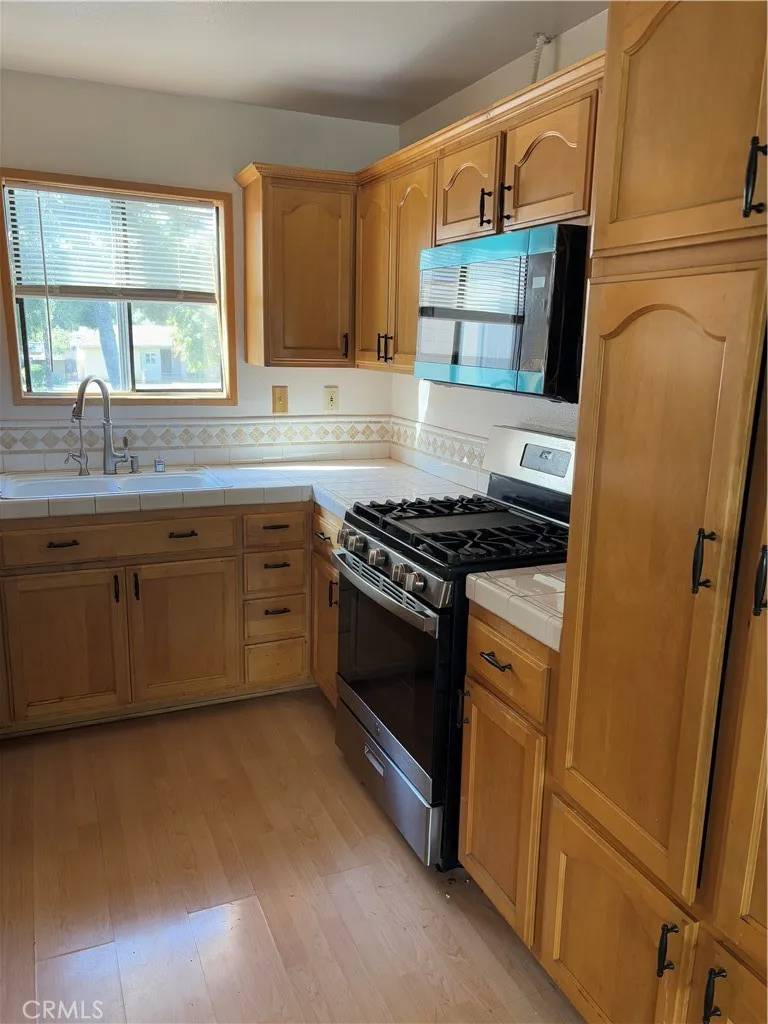 Granada Hills, CA 91344,10720 Woodley Avenue #3