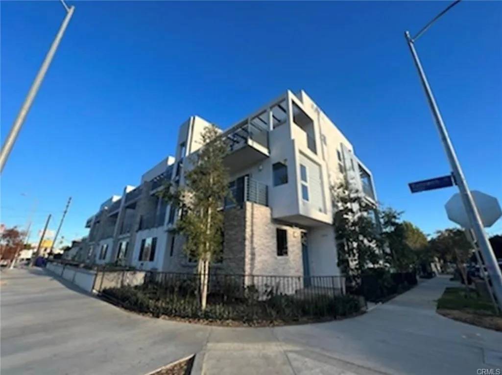 Van Nuys, CA 91405,14614 Vanowen Street