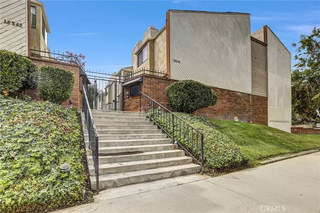 Tarzana, CA 91356,18242 Burbank Boulevard #8