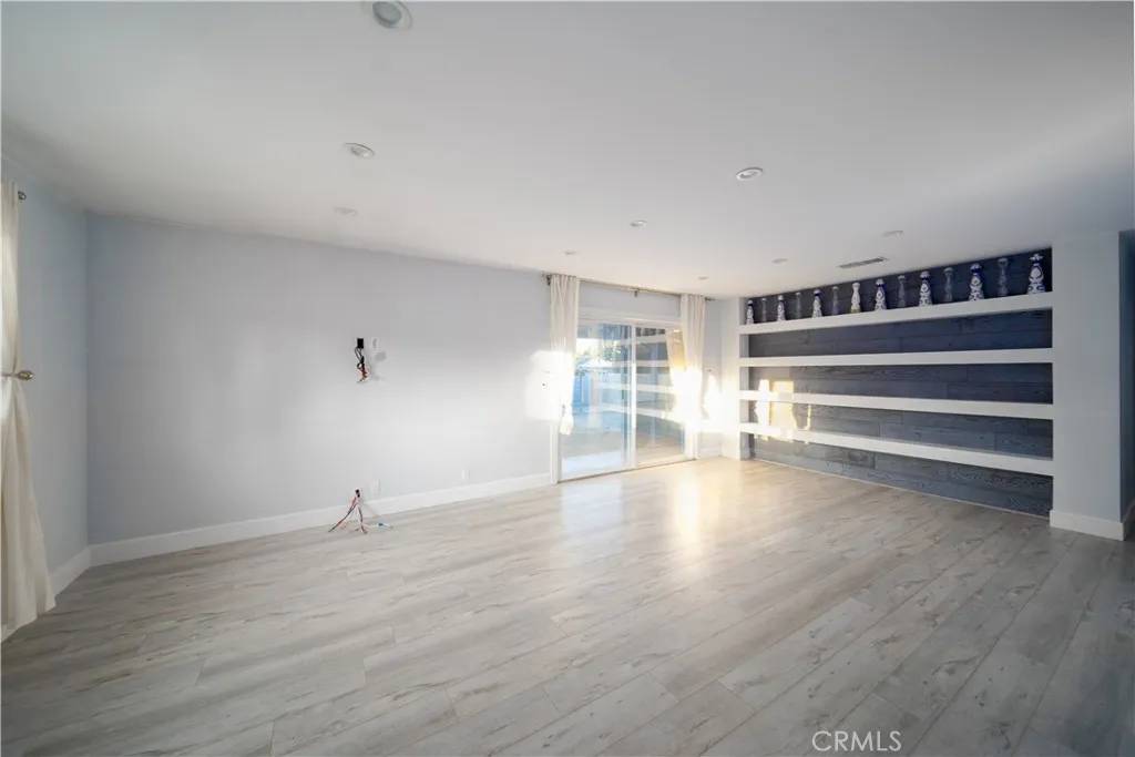 Woodland Hills, CA 91303,22149 Victory Boulevard