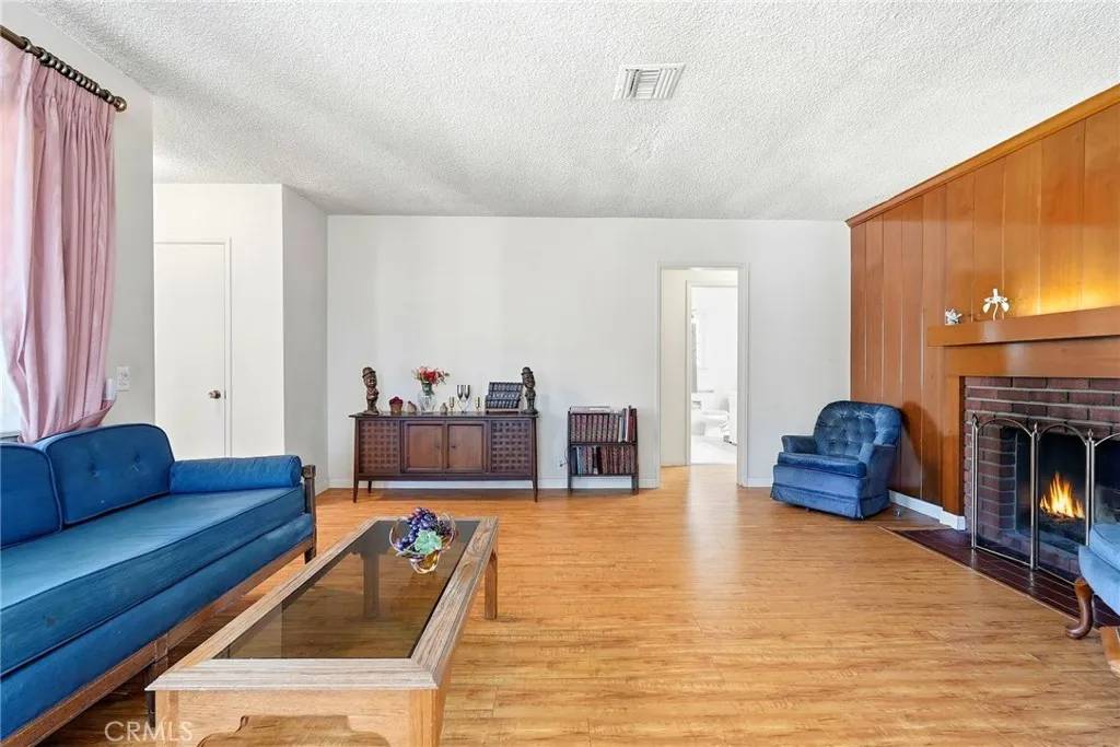 Granada Hills, CA 91344,17222 Kingsbury Street