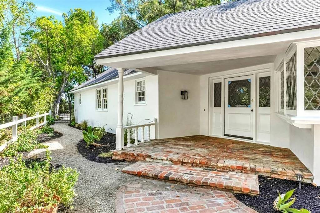 Encino, CA 91436,16920 Strawberry