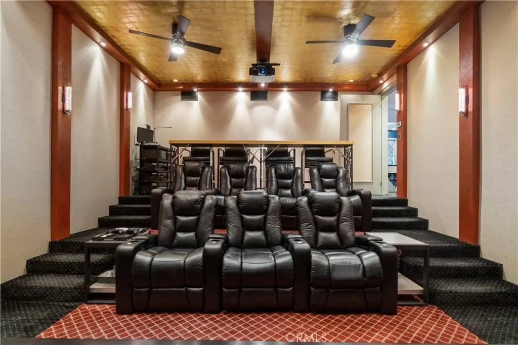 Valencia, CA 91381,25711 Shady Oak Ln