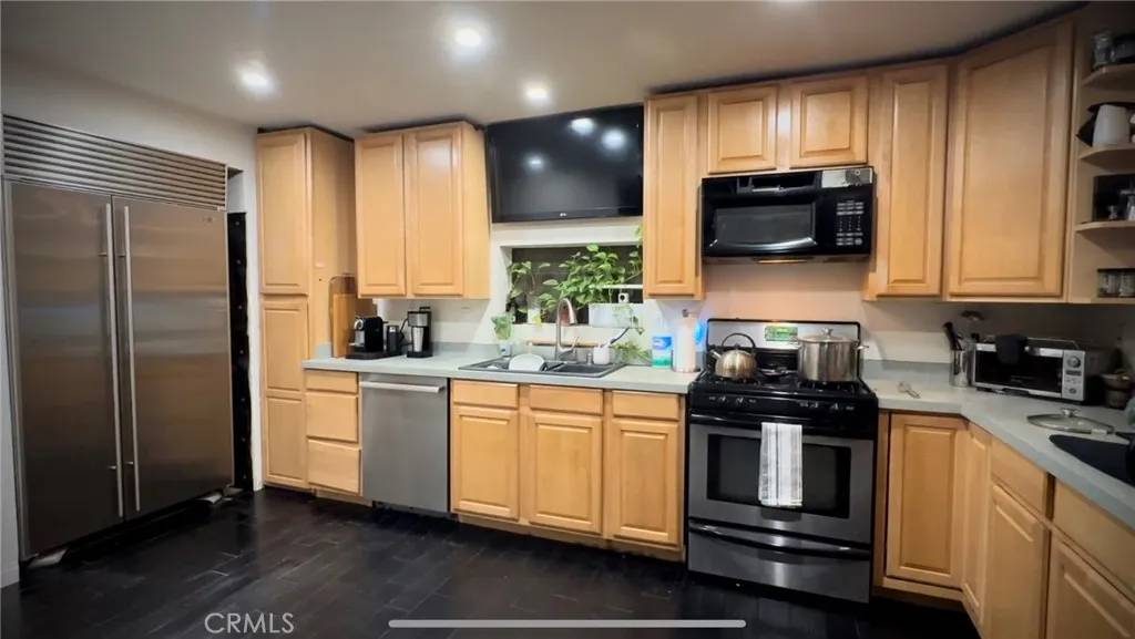 Woodland Hills, CA 91364,4201 Topanga Canyon #116
