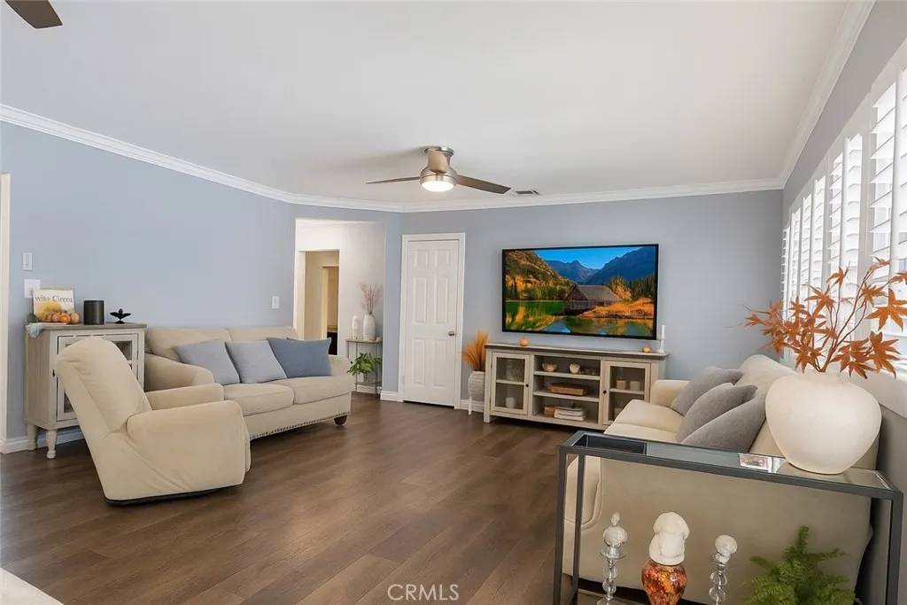 Reseda, CA 91335,19122 Vanowen St