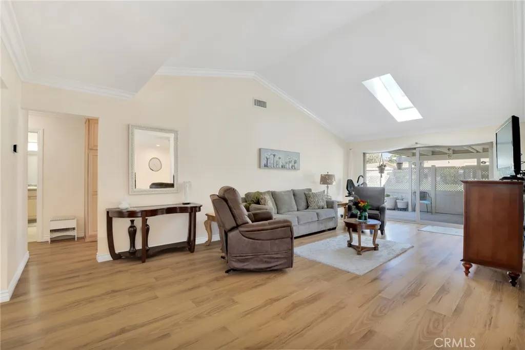 Camarillo, CA 93012,6118 Village 6