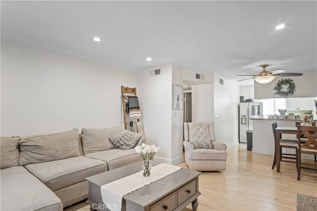 Van Nuys, CA 91406,7035 Woodley Avenue #203