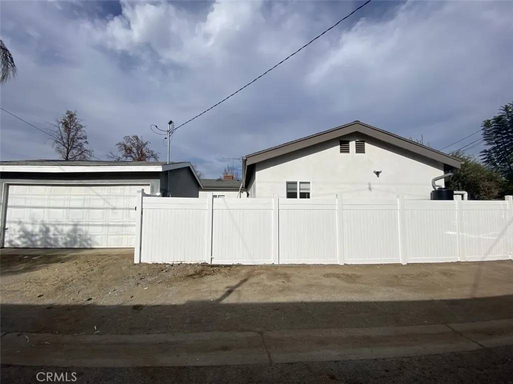 West Hills, CA 91307,23236 Vanowen