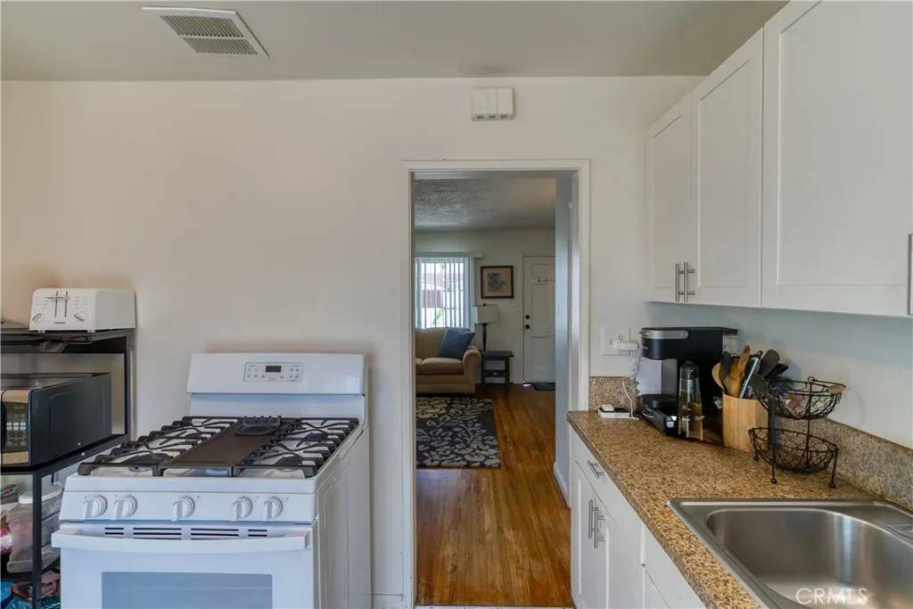 Panorama City, CA 91402,8406 Lennox Avenue