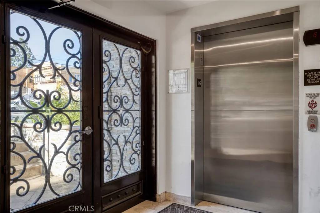 Studio City, CA 91406,12916 MOORPARK Street #104