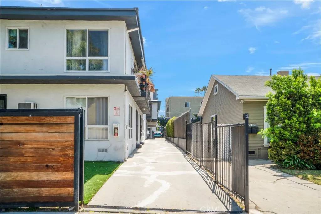 Hollywood, CA 90038,1026 N Hudson