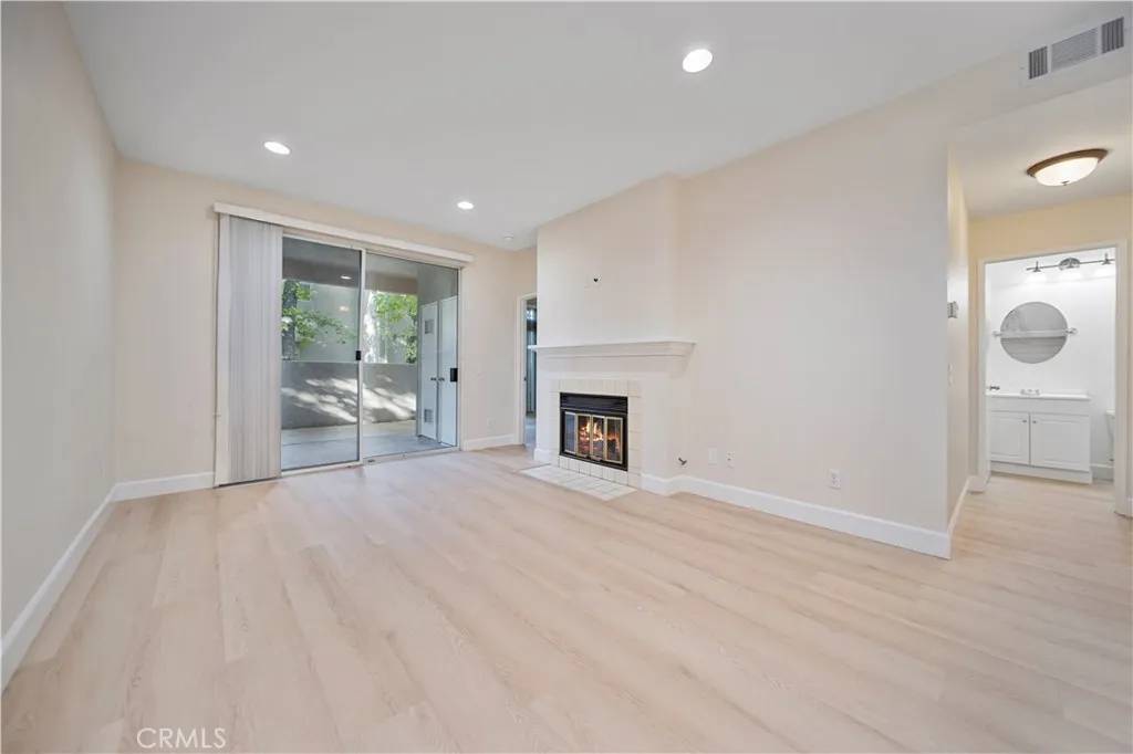 Valencia, CA 91355,23963 Arroyo Park Drive #98