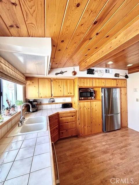 Newhall, CA 91321,24106 Cross